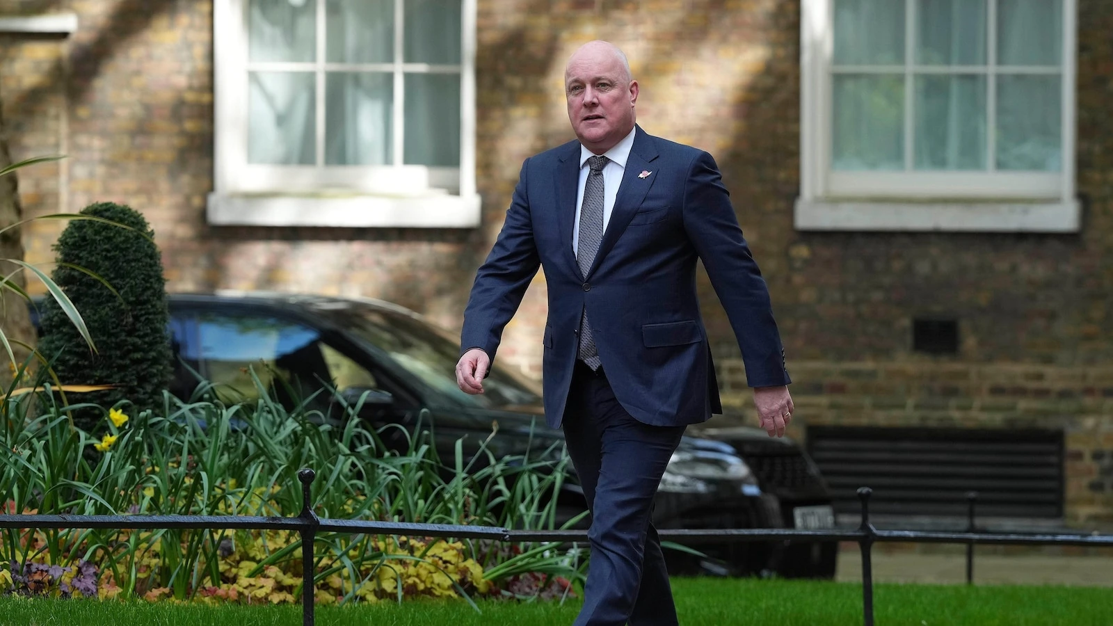 New Zealand to allow some wealthy foreign investors onto property market
