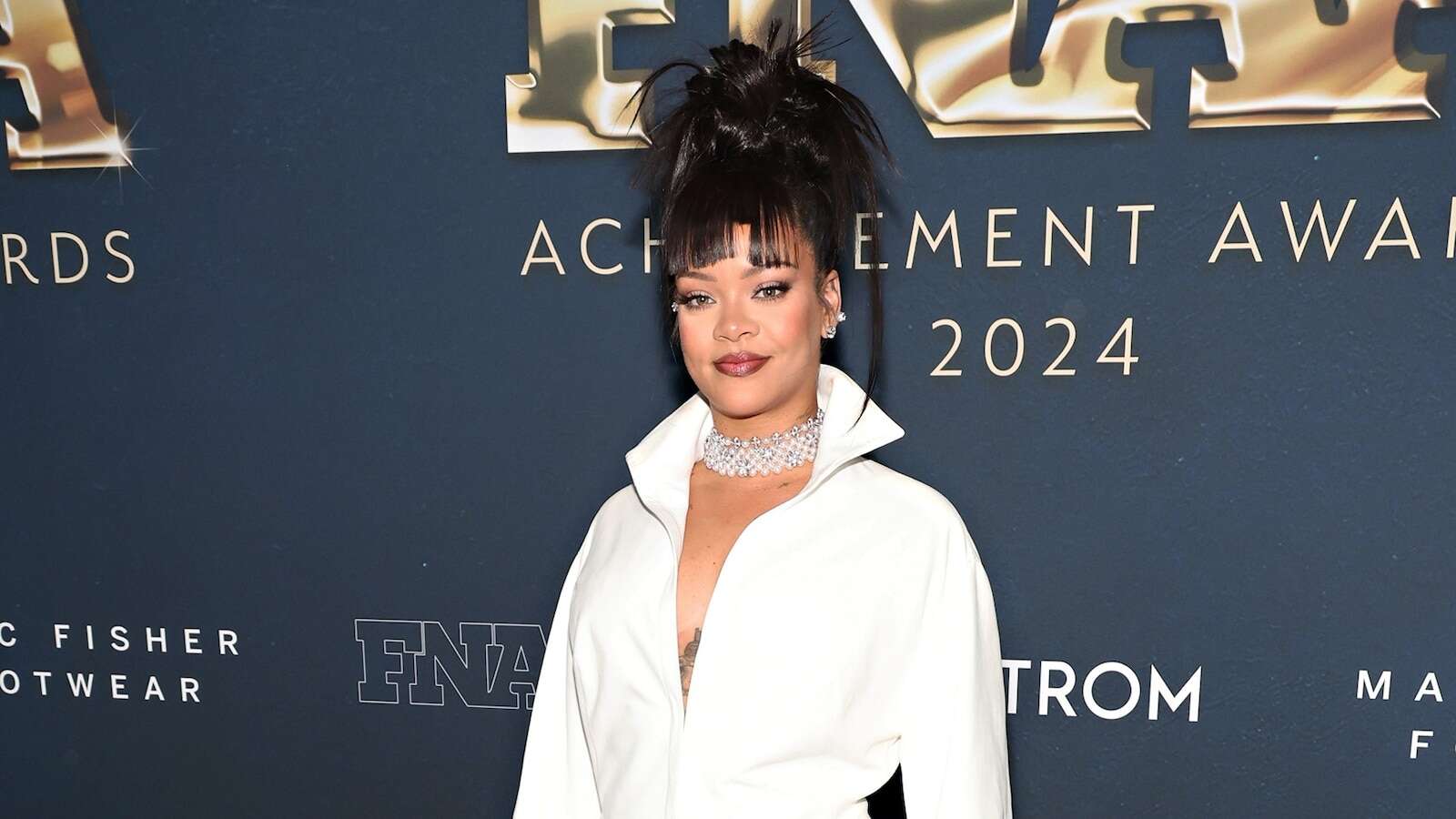 Rihanna shares photos of 1st moments with sons after their birthsThe singer posted never-before-seen photos of herself with RZA and Riot.24 minutes ago