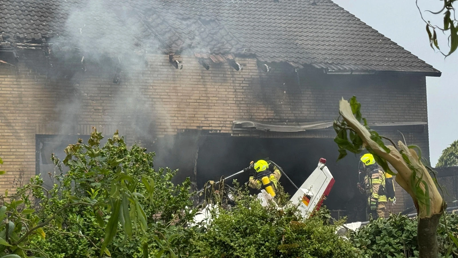 2 dead after small plane crashes into terrace of a house in Germany