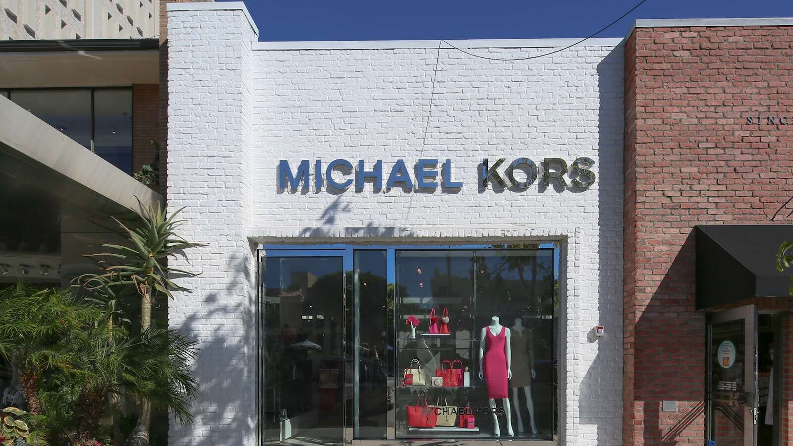 FTC seeks to block Kate Spade, Michael Kors merger The FTC may block a planned merger between the luxury brands.10/1/2024 07:07:09 EDT