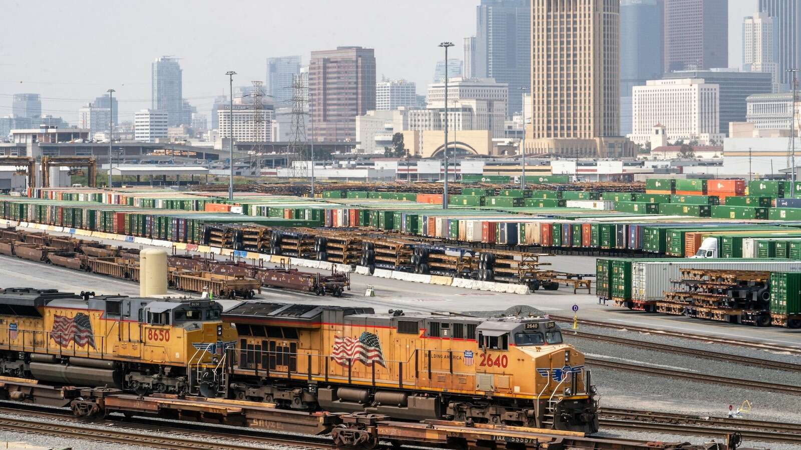 Railroads and regulators must address the dangers of long trains, report says