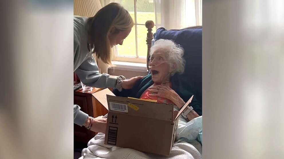 Woman surprises grandma with heartwarming 'bun in the oven' pregnancy revealThe exchange between Shelby Hoefling and her grandmother has gone viral.10/13/2023 03:14:35 EDT