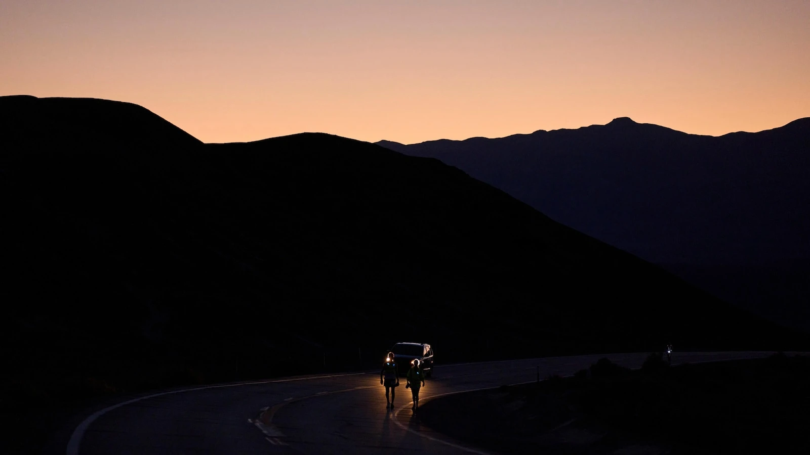 The grueling 135-mile journey of a 66-year-old runner through one of the hottest places on Earth