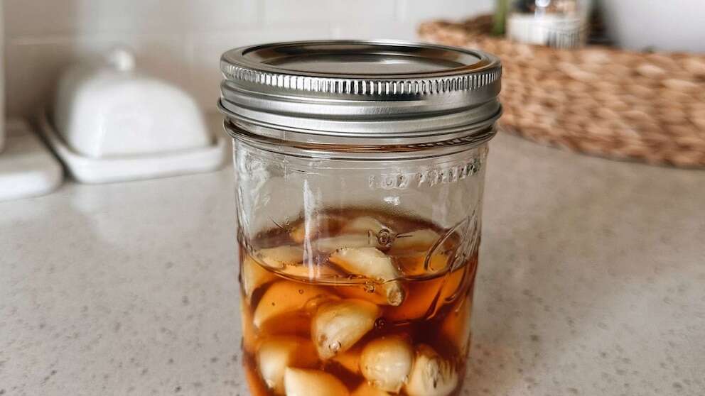 How to make fermented garlic honey for cold season