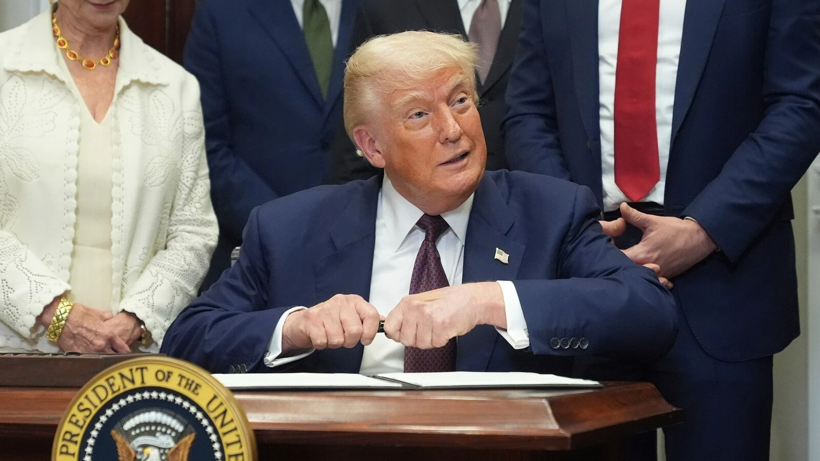 What do Trump's new tariffs mean for the economy? Experts weigh inStocks tumbled on Friday in response to the sweeping new levies.4 minutes ago