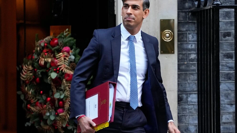 UK leader Rishi Sunak faces a Conservative crisis over his blocked plan to send migrants to Rwanda