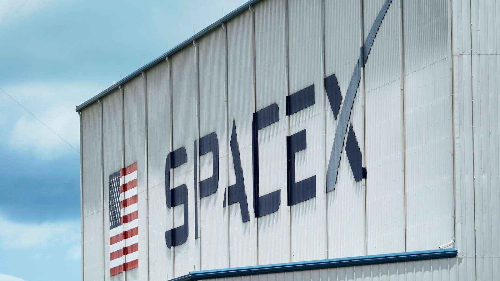 FAA wants to fine SpaceX $633,000 for alleged safety violations during 2 Florida launches