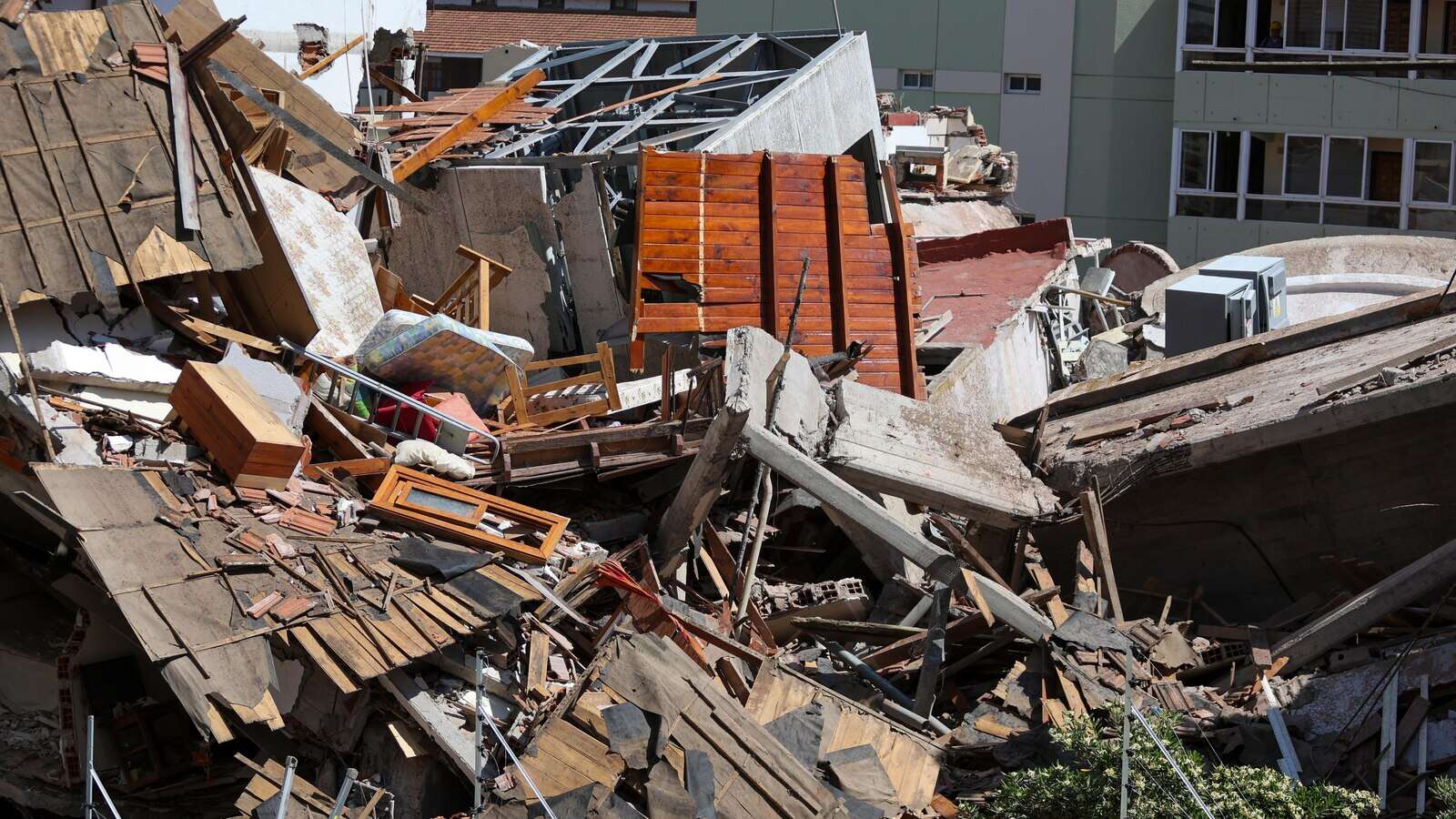 A hotel collapses in Argentina and leaves 1 dead and several trapped