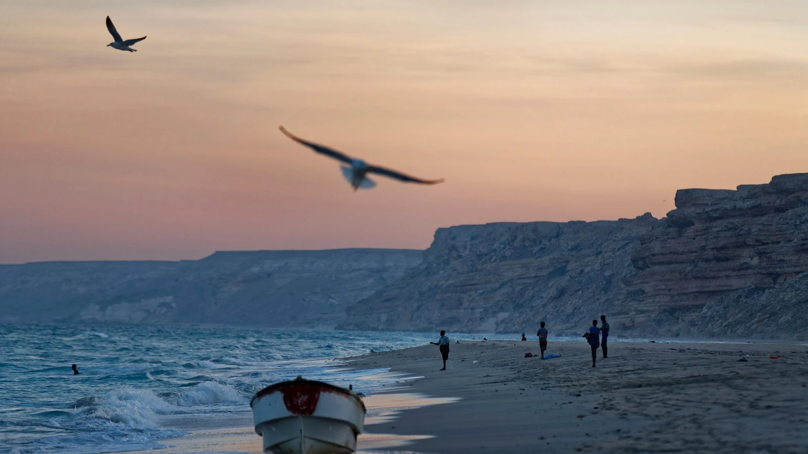 Attackers board ship off the coast of Somalia