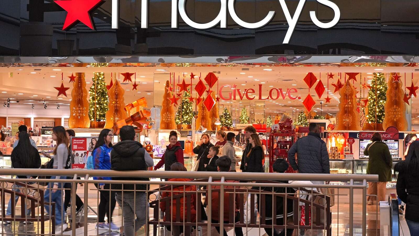 Macy's offers a mixed outlook after reporting third quarter profit and sales declines