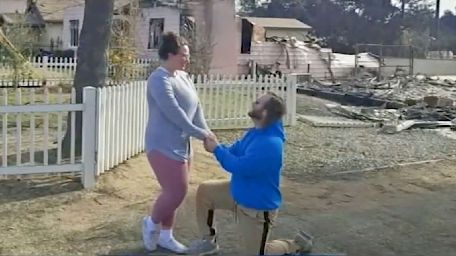 Man proposes to girlfriend after recovering engagement ring in LA wildfire rubbleThe couple said they lost everything besides their pets.24 minutes ago