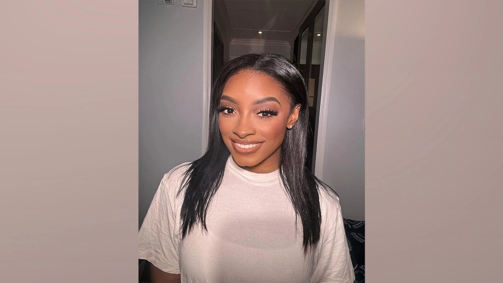 Simone Biles shows off 'gameday glam' — and it's so flipping good!The Olympic gymnast's latest glam is so flipping good!1/19/2024 04:23:08 EST