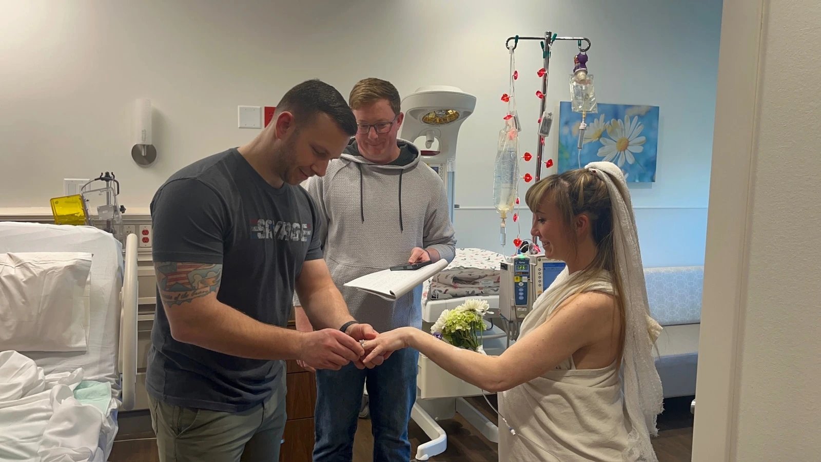 Couple marries at hospital hours before welcoming babyThe Perrys married and welcomed a baby boy within the span of about nine hours.2/22/2024 02:42:23 EST
