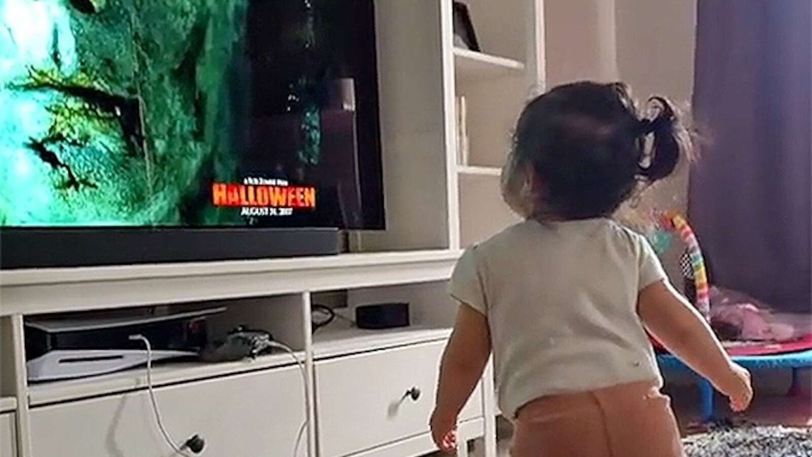 Toddler gets into Halloween spirit with cute dance to scary movie songThis 12-month-old is ready for Halloween!10/7/2024 11:20:06 EDT