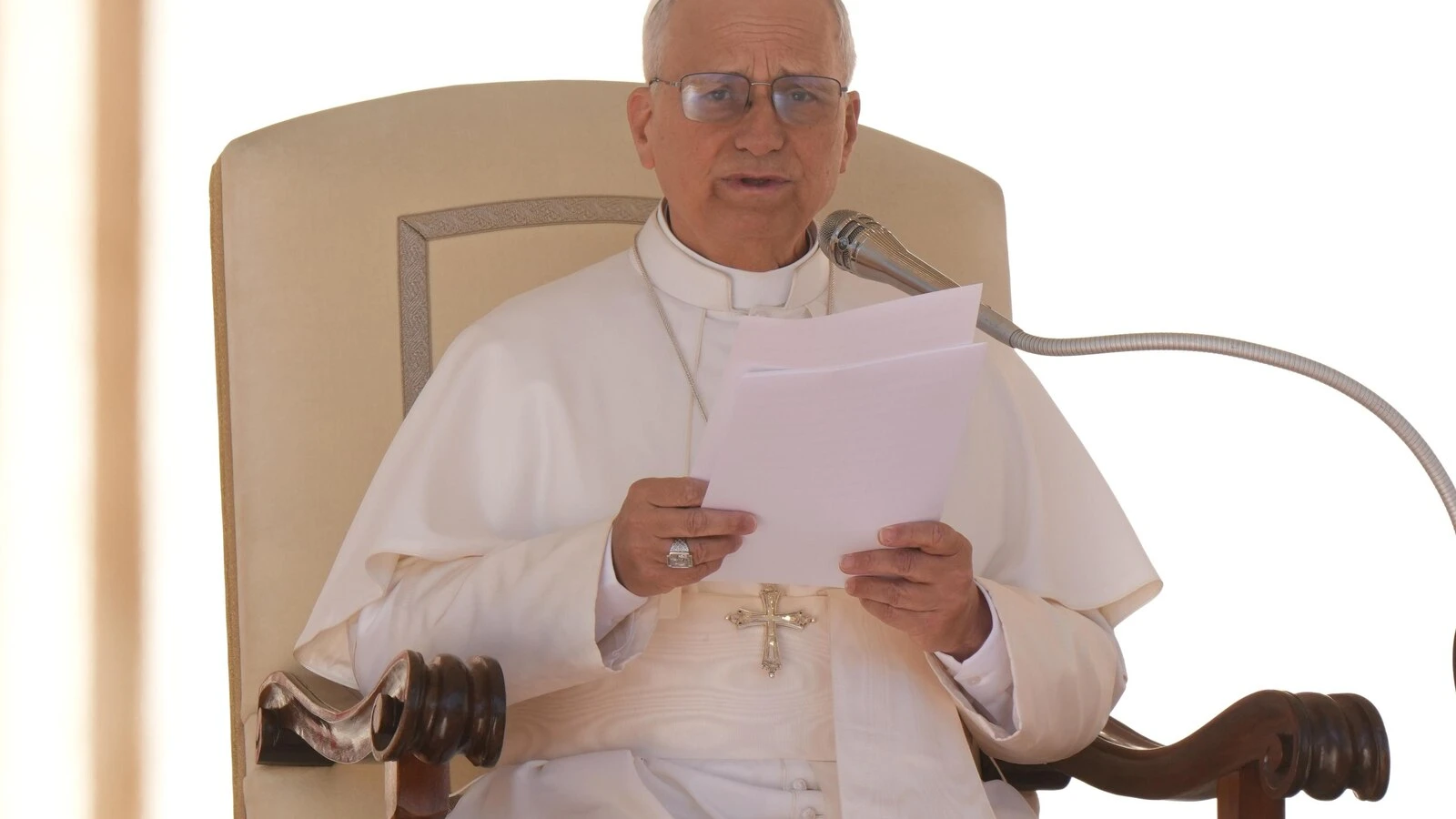 Pope urges news agencies to stand as bulwark against lies, manipulation, post-truths
