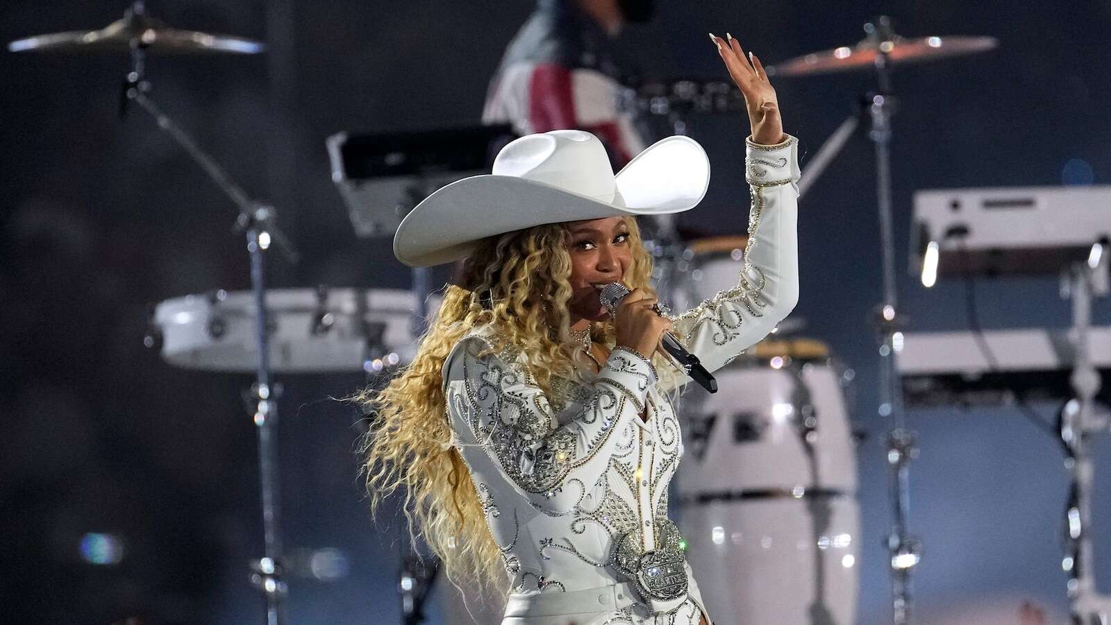 David J. Phillip/APBeyoncé performs 'Cowboy Carter' during NFL Christmas Day halftime showThe pop star brought out Post Malone, Shaboozey, Blue Ivy and more.12/25/2024 07:04:00 EST