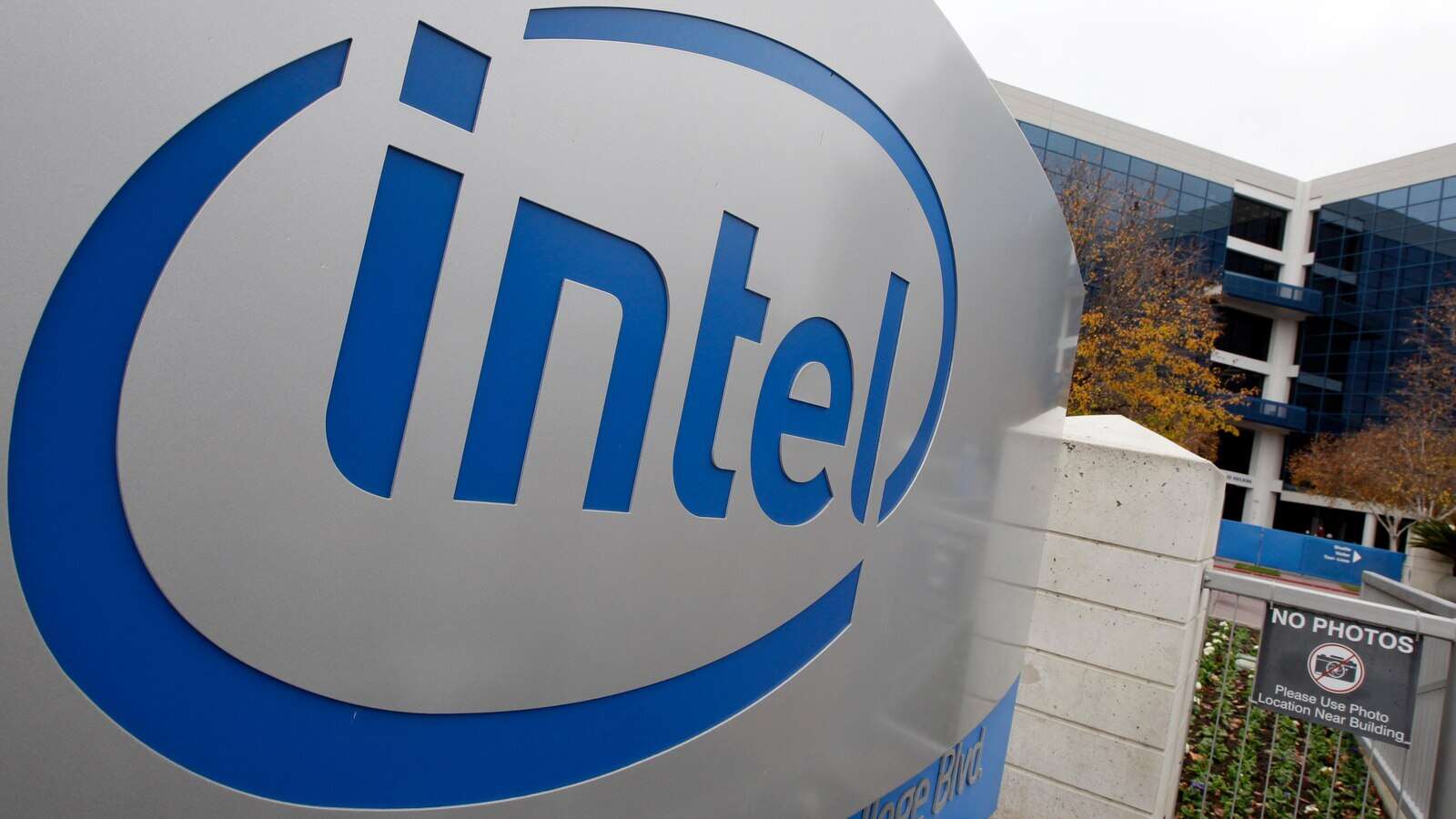 Intel hires former board member as new CEO in chipmaker's latest comeback attempt