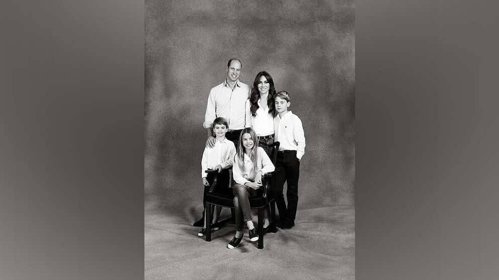 See William and Kate's family Christmas card pic