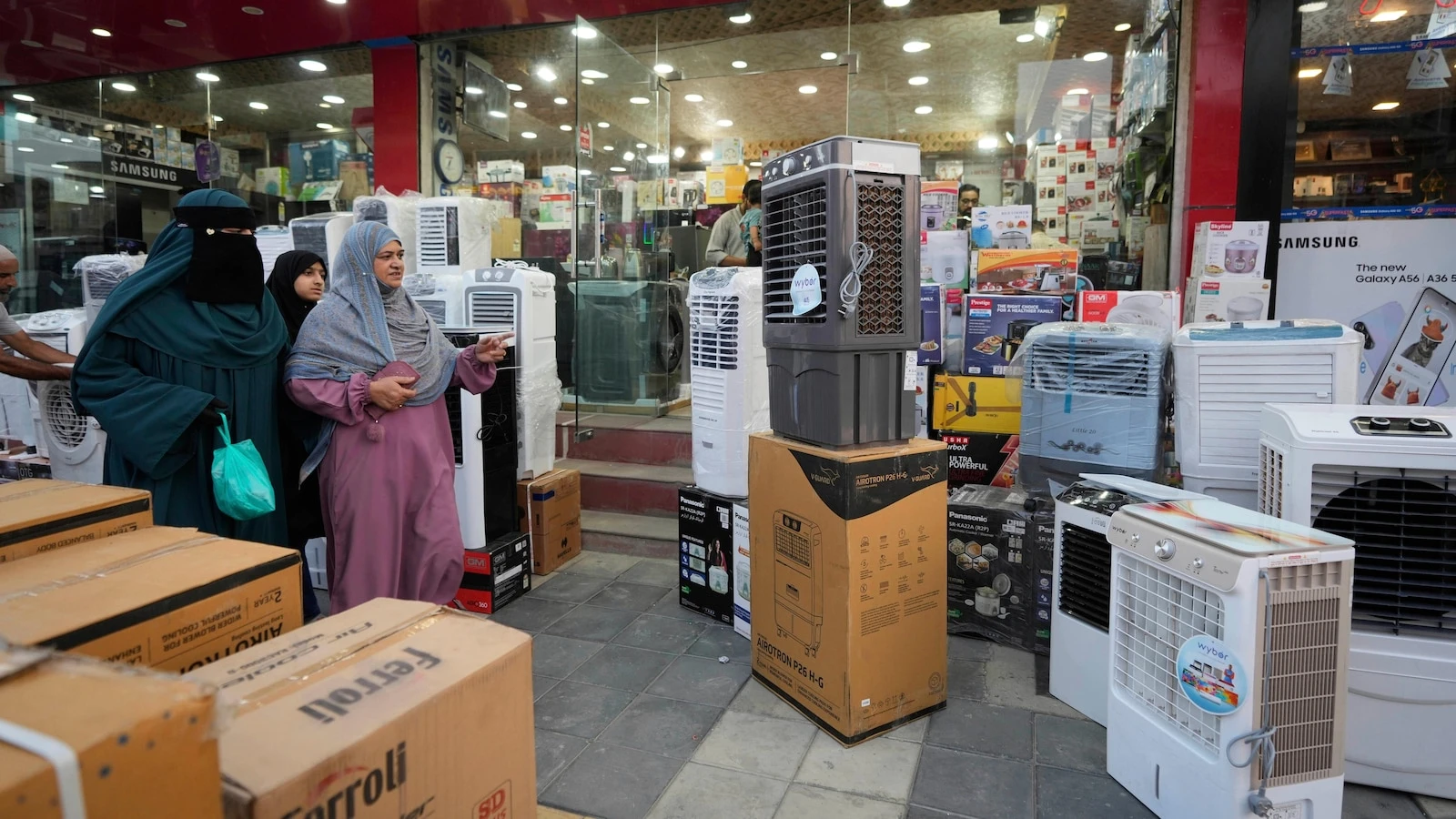 India wants air conditioners to be made with milder temperature settings to save energy