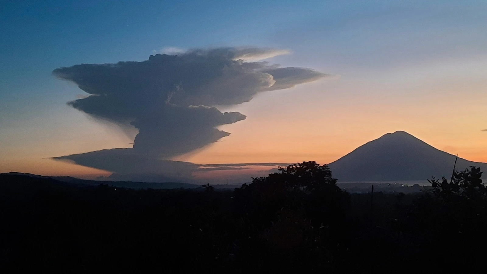 Volcanic eruption in Indonesia forces evacuations and flight cancelations