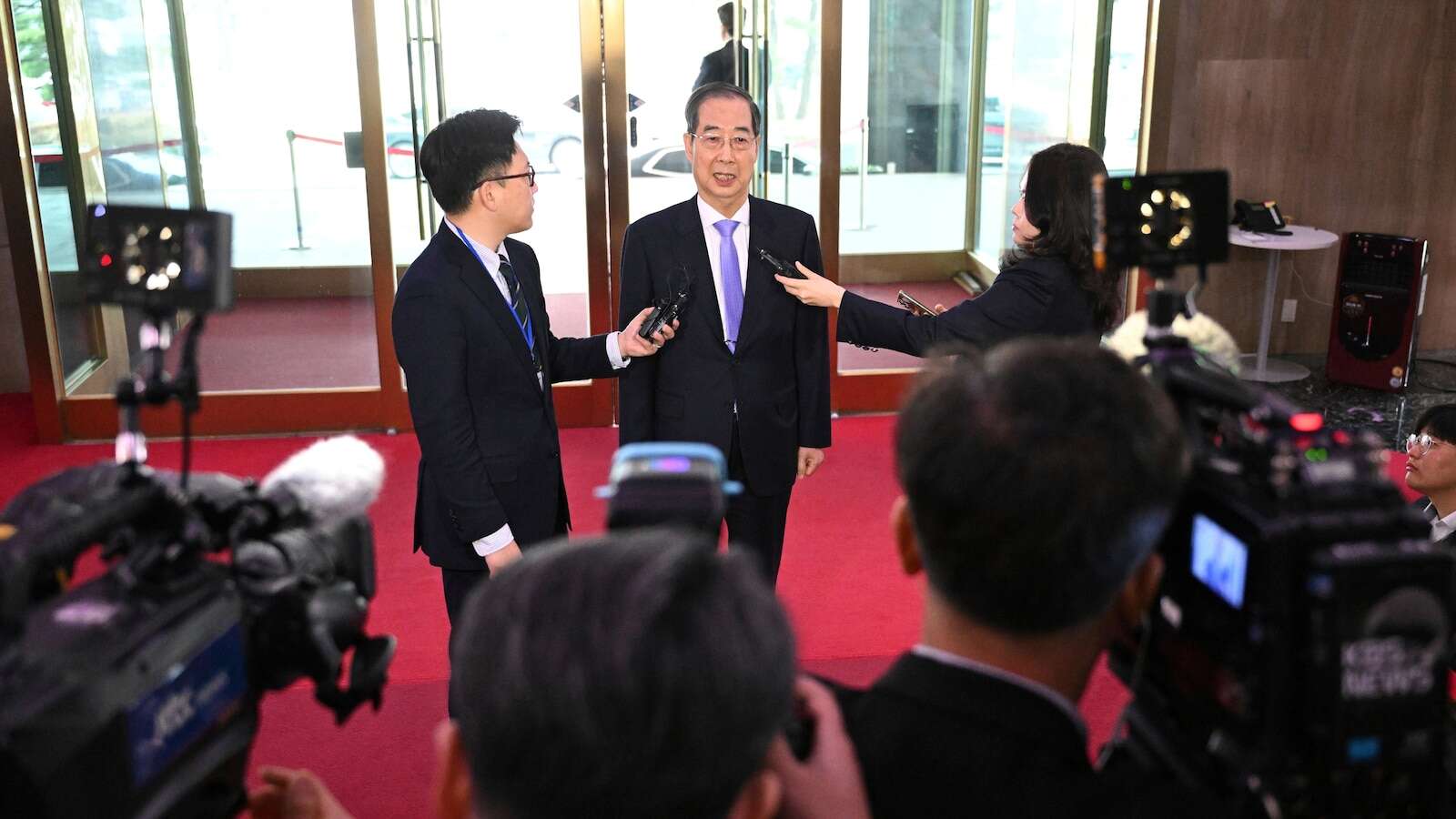 South Korean court overturns impeachment of Prime Minister Han, reinstating him as acting president