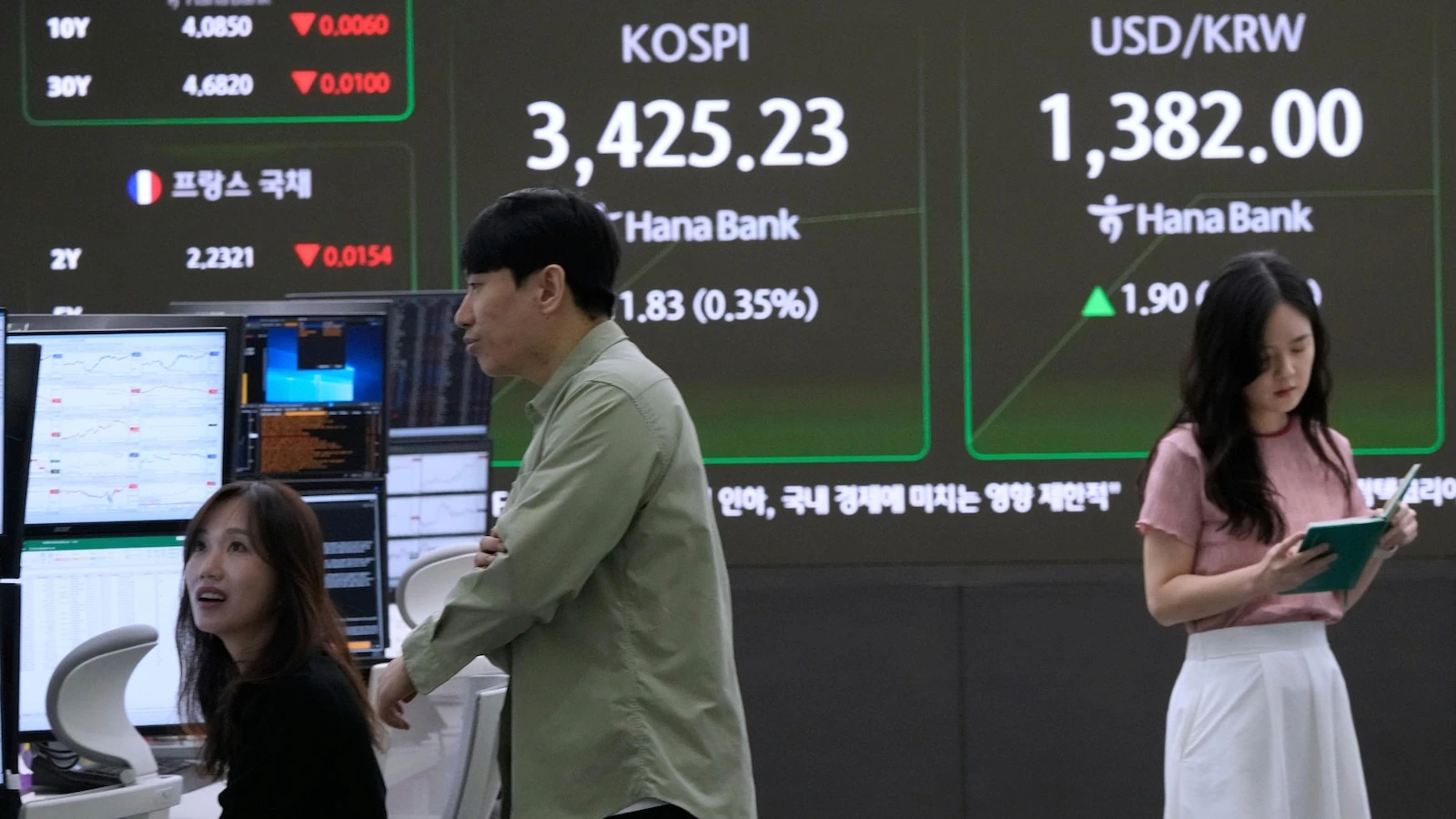 Asian shares mostly climb after US stocks remained near record levels following the Fed's rate cut