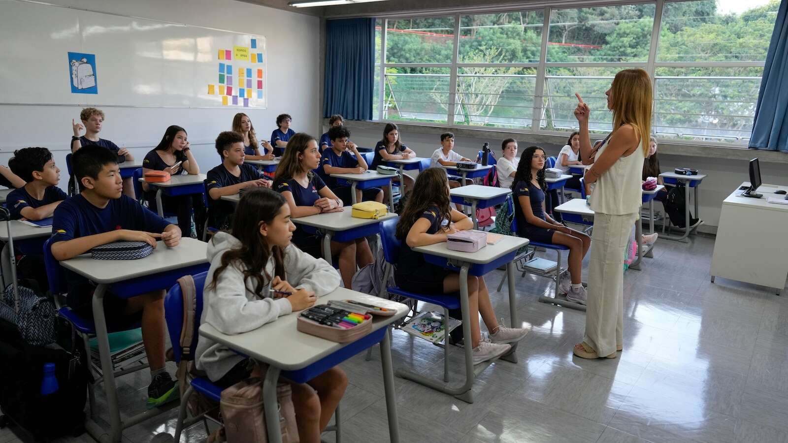 New law in Brazil is making students put away their smartphones at school