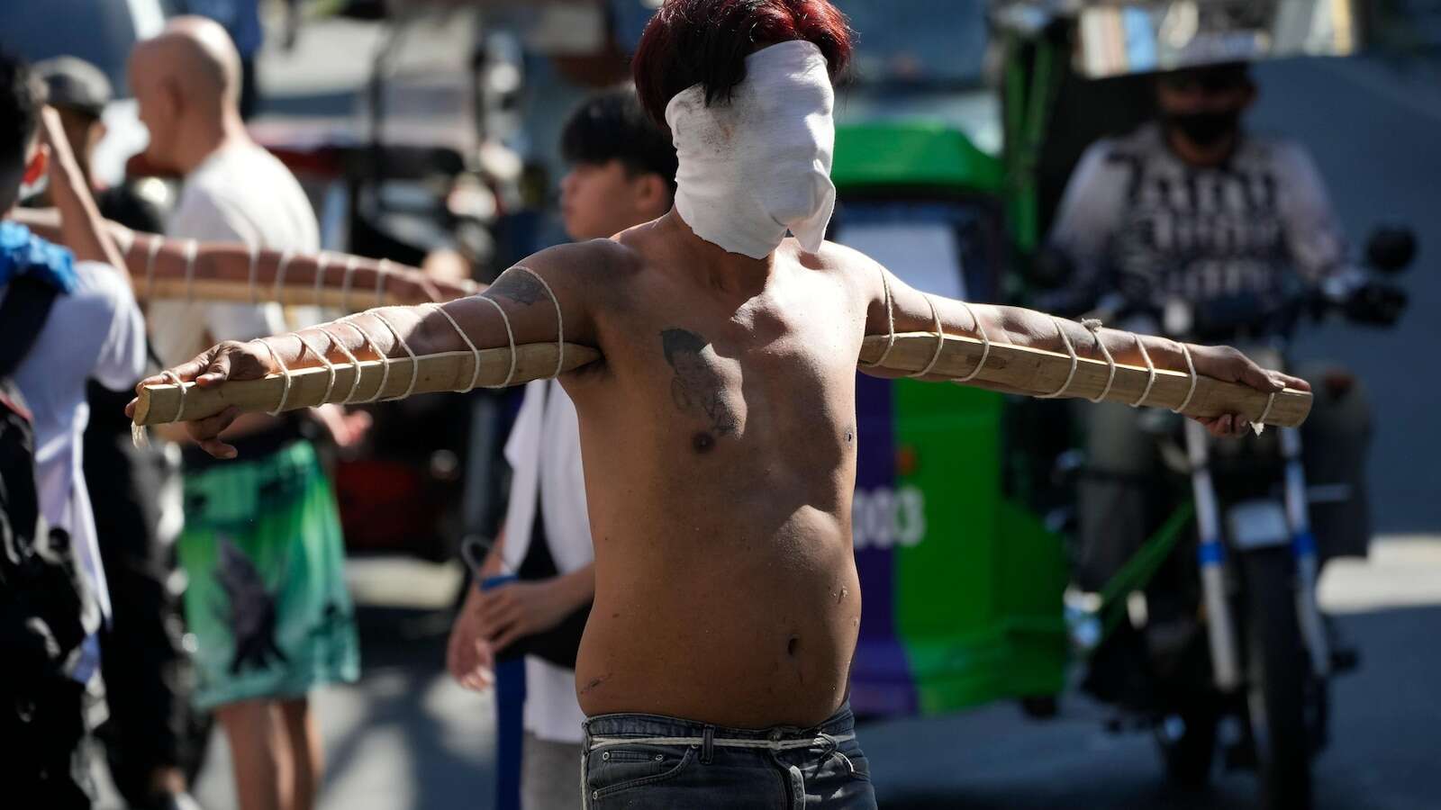 Filipino villager to be nailed to a cross for the 35th time on Good Friday to pray for world peace