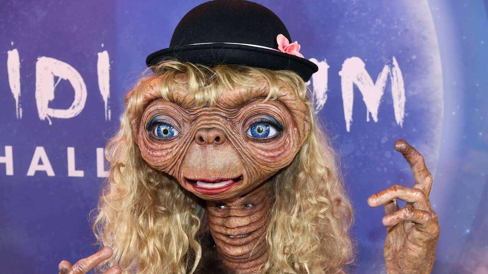 Heidi Klum wows as E.T. at her 2024 Halloween partyThe model stunned fans again at her highly anticipated annual Halloween bash.11/1/2024 11:32:00 EDT