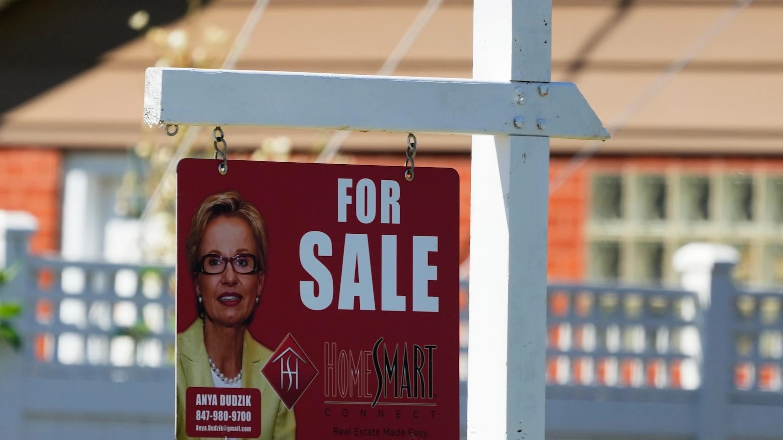 May home sales barely move as high mortgage rates, prices, weigh on housing market