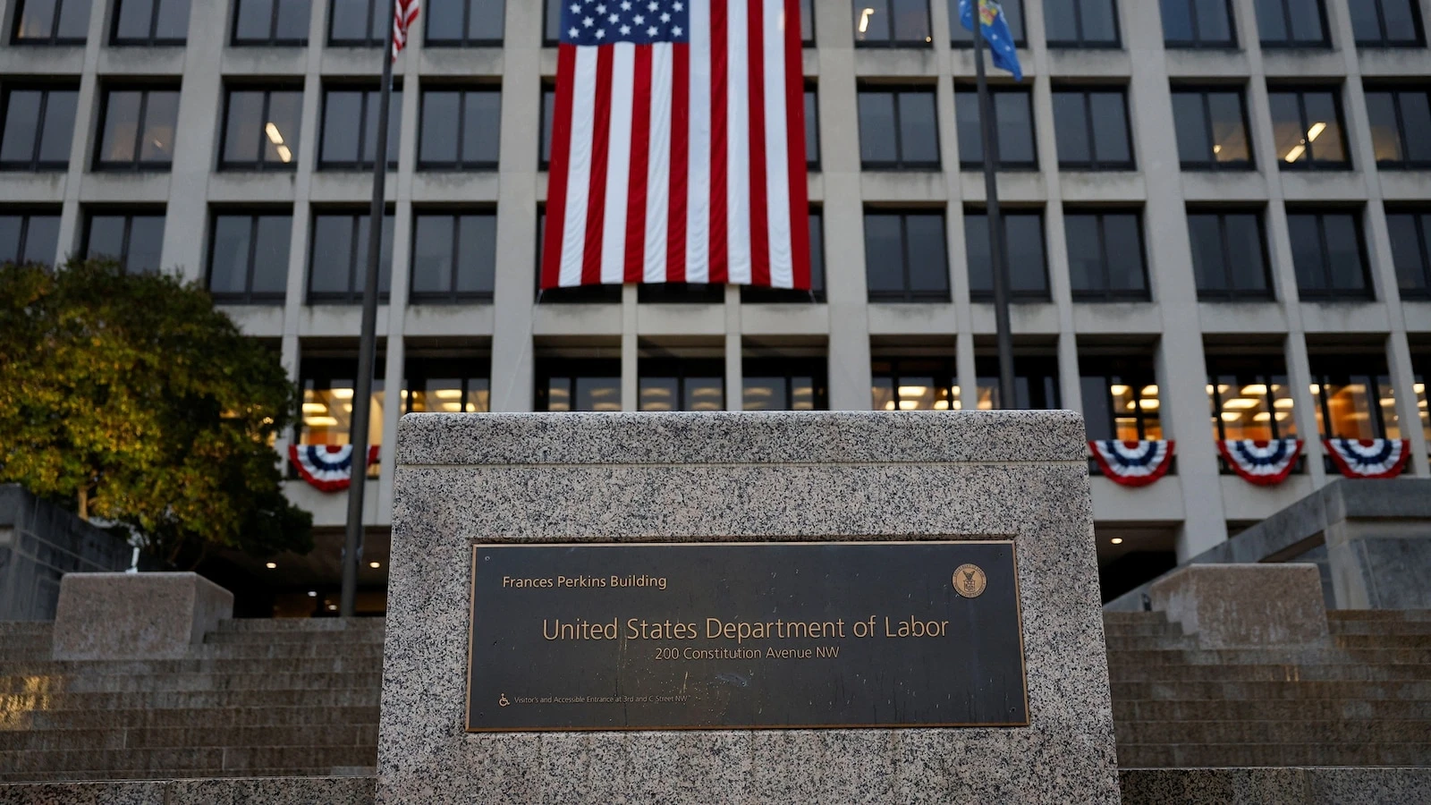 Halt of economic data heightens risk, experts say