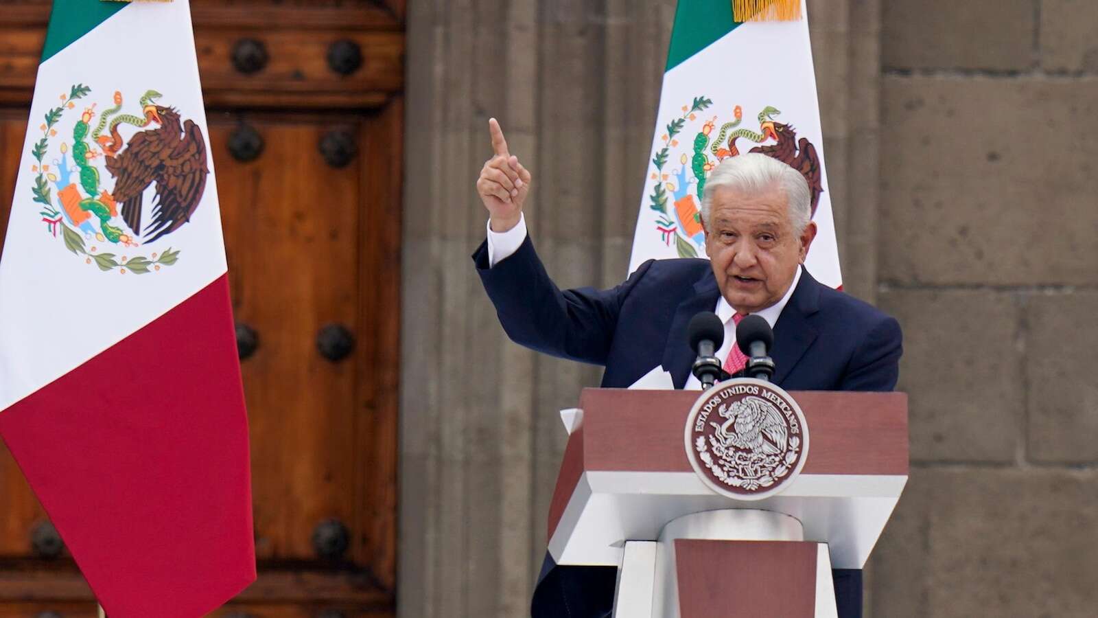 Mexican demonstrators block Congress over proposals to make judges stand for election