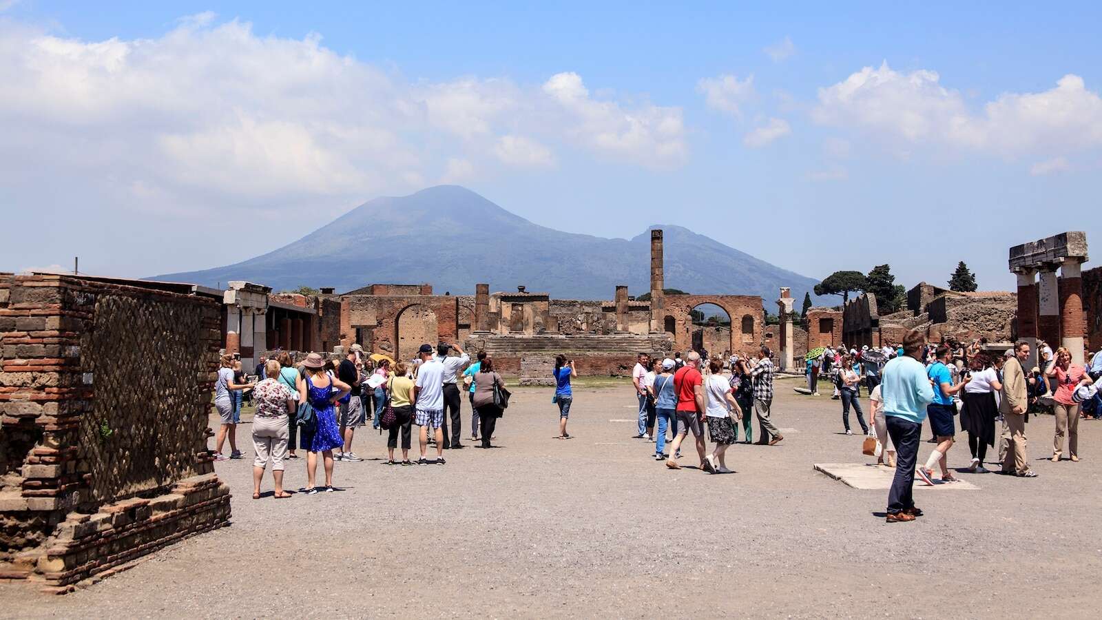 Pompeii becomes latest Italian city to implement visitor limits to combat overtourismThe archeological park will cap daily visits at 20,000 people.11/11/2024 04:14:33 EST