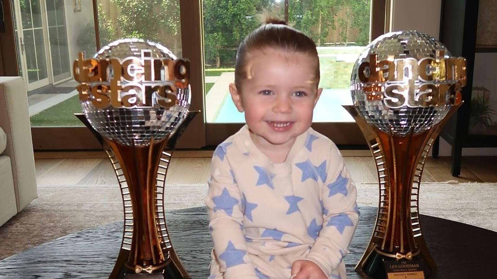 Jenna Johnson, Val Chmerkovskiy's son Rome poses with their Mirrorball trophiesJohnson won 