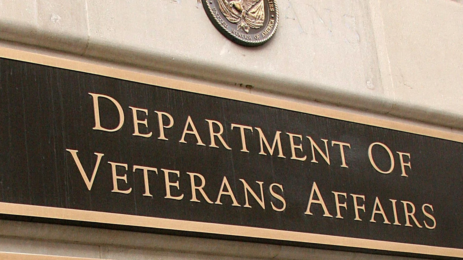 Judge orders thousands of federal workers reinstated; slams 'sham' admin declaration