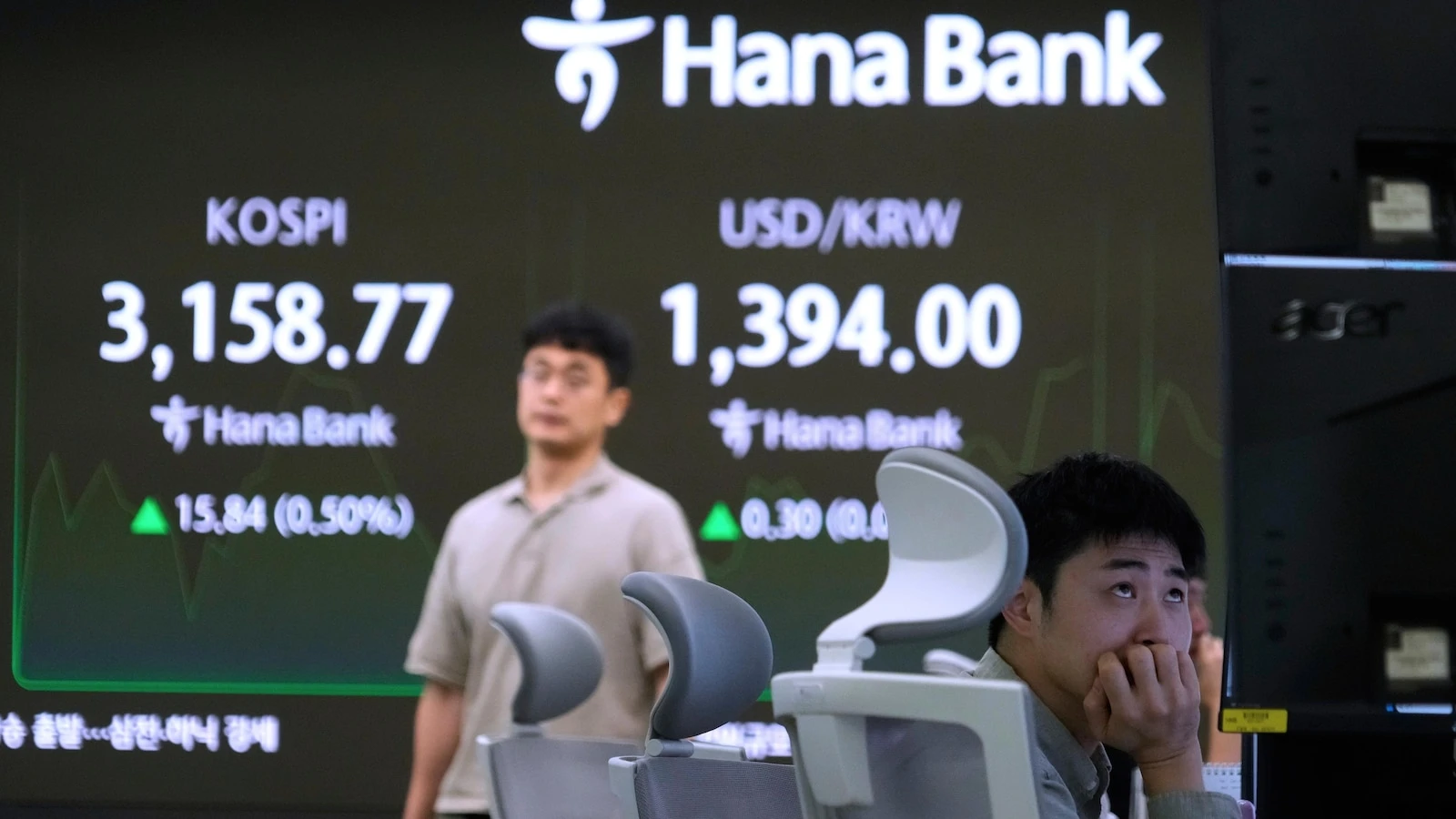 The Associated PressWorld shares slip and gold sets a fresh record high of over $3,550 per ounceThe price of gold has hit a new record and world shares are mostly lower after U.S. markets were closed for the Labor Day holidaySeptember 02, 2025