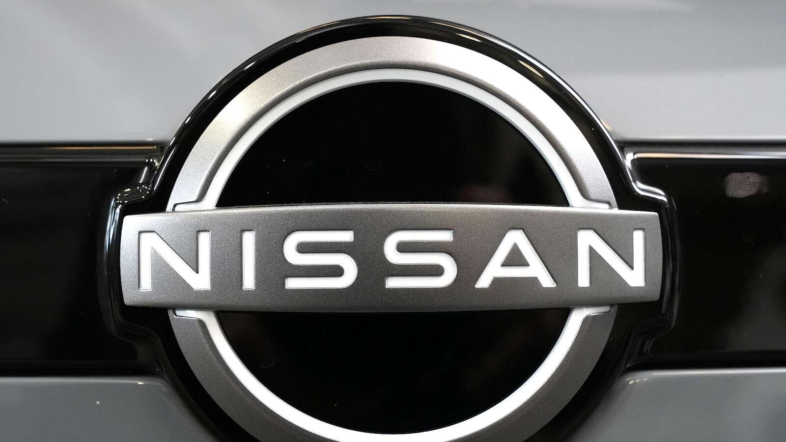 Nissan's chief executive steps down, insider with Mexico experience gets tapped