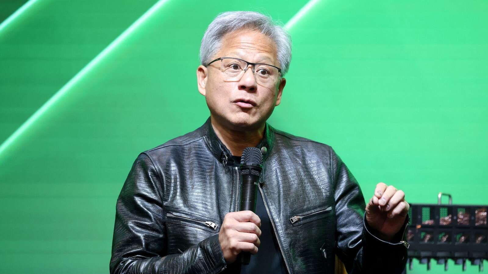 Shares of AI giant Nvidia have plummeted. Here's why. After becoming the largest company, Nvidia lost more than $500 billion in value.6/25/2024 12:50:00 EDT