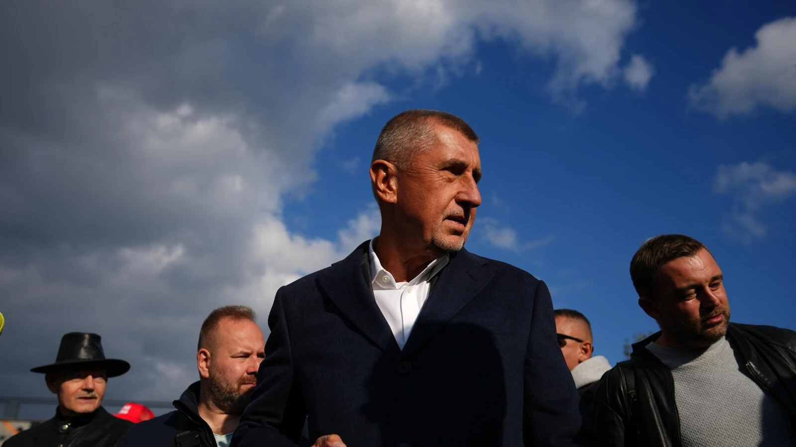 Czechs begin voting in an election that could weaken the country's support for Ukraine