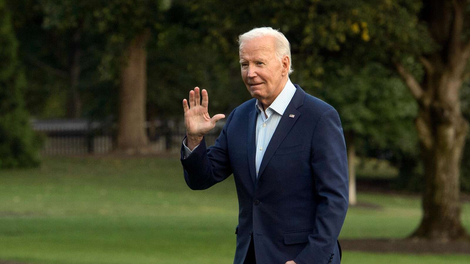 Biden to sign order to prioritize federal grants for projects with higher worker wages and benefits