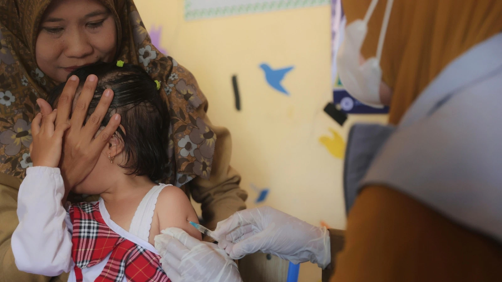 Indonesia launches a measles vaccination campaign after 17 die in an outbreakIndonesian authorities have rolled out a vaccination campaign in response to an outbreak that has caused 17 deaths1 hour ago