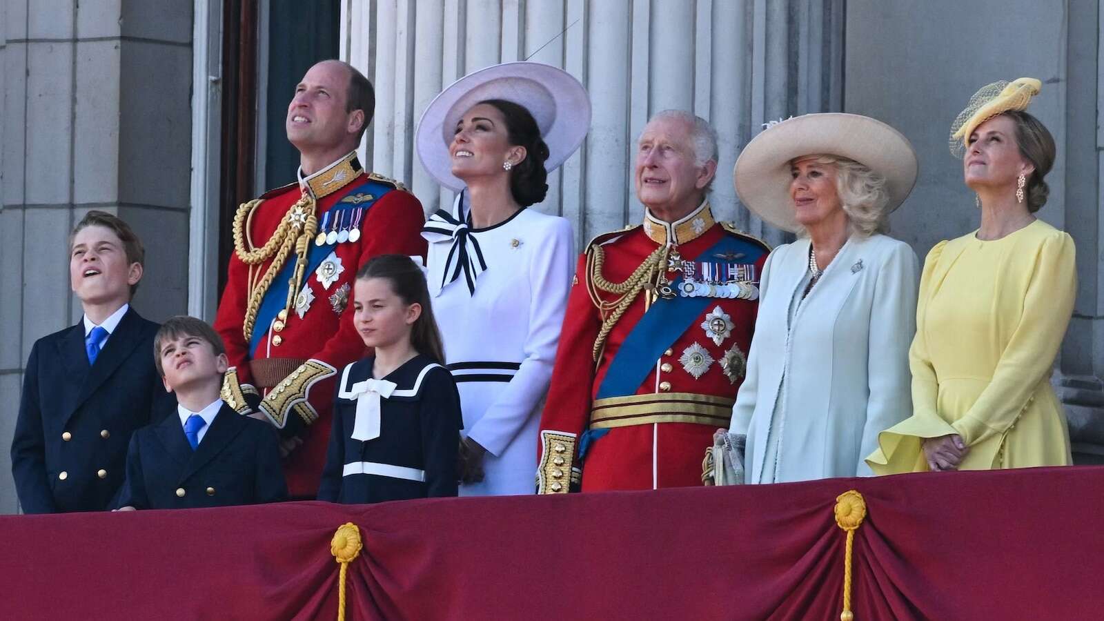 1st look at room that opens onto Buckingham Palace's famous royal balcony A new tour offers the closest view ever of the palace's famous balcony.7/9/2024 07:01:00 EDT