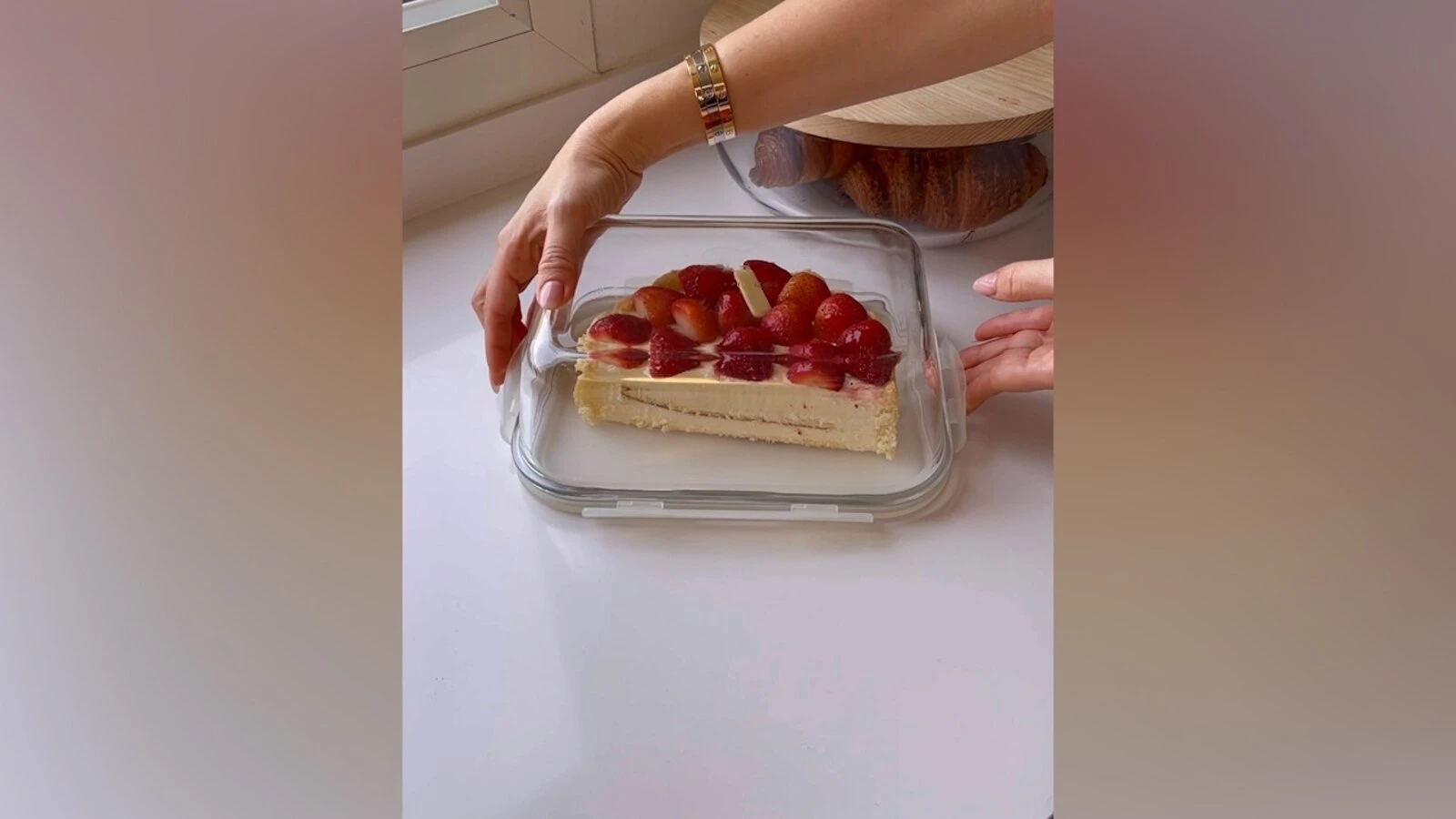 Genius storage tip for leftover cake