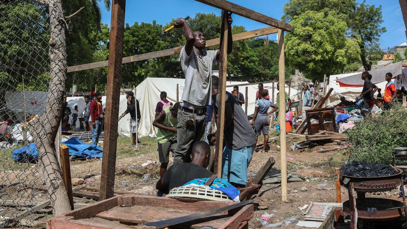 Haiti's residents stand with police in battle to repel latest gang attack