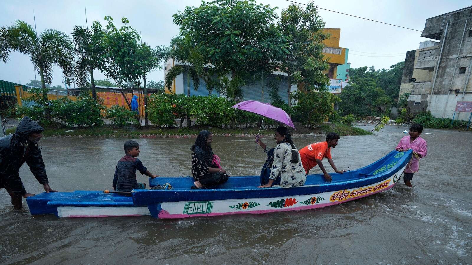 Monsoon flooding closes schools and offices in India's southern IT hubs