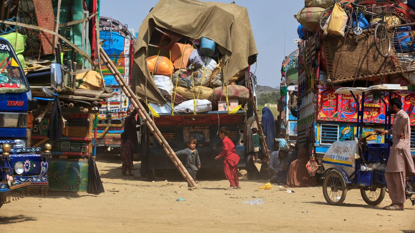 Pakistan extends Afghan refugee deportation deadline to Sept. 1