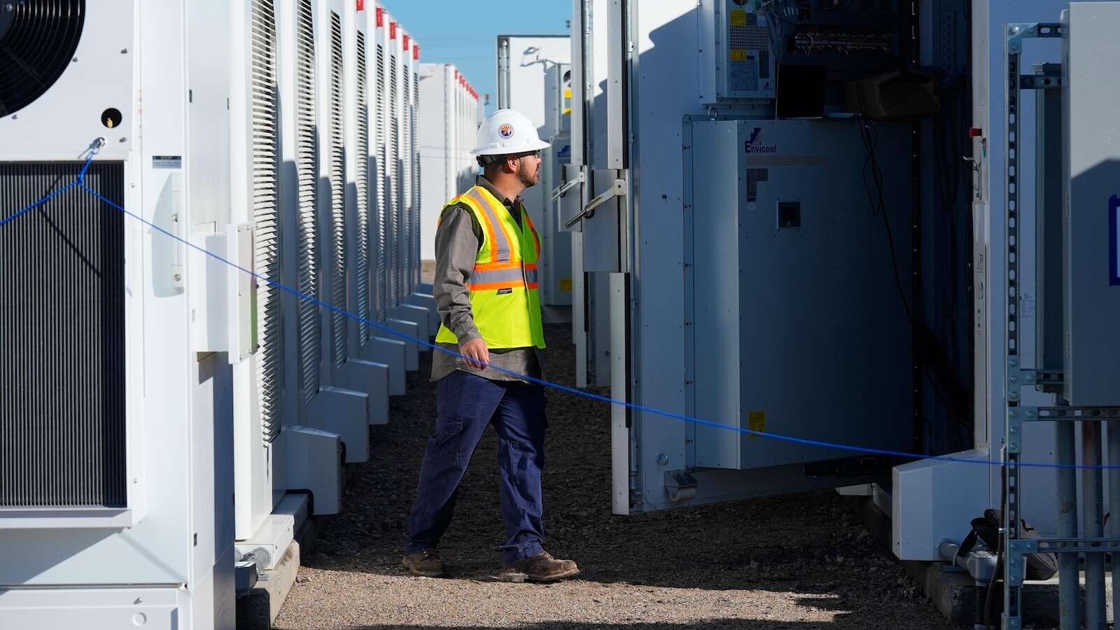 Climate-friendly electricity sees big battery projects soar again for 2024