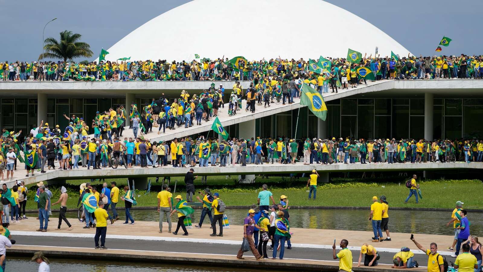 Brazil federal police seek extradition of Bolsonaro supporters from Argentina