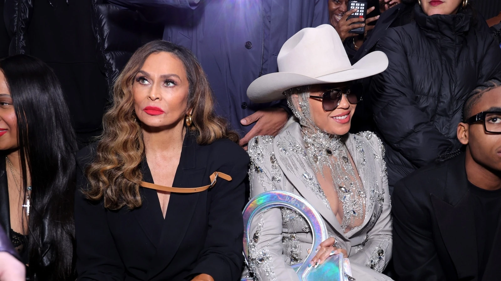 Beyonce swarms New York Fashion Week in country-chic look for Luar showThe superstar's in her country chic era. 2/14/2024 12:08:00 EST