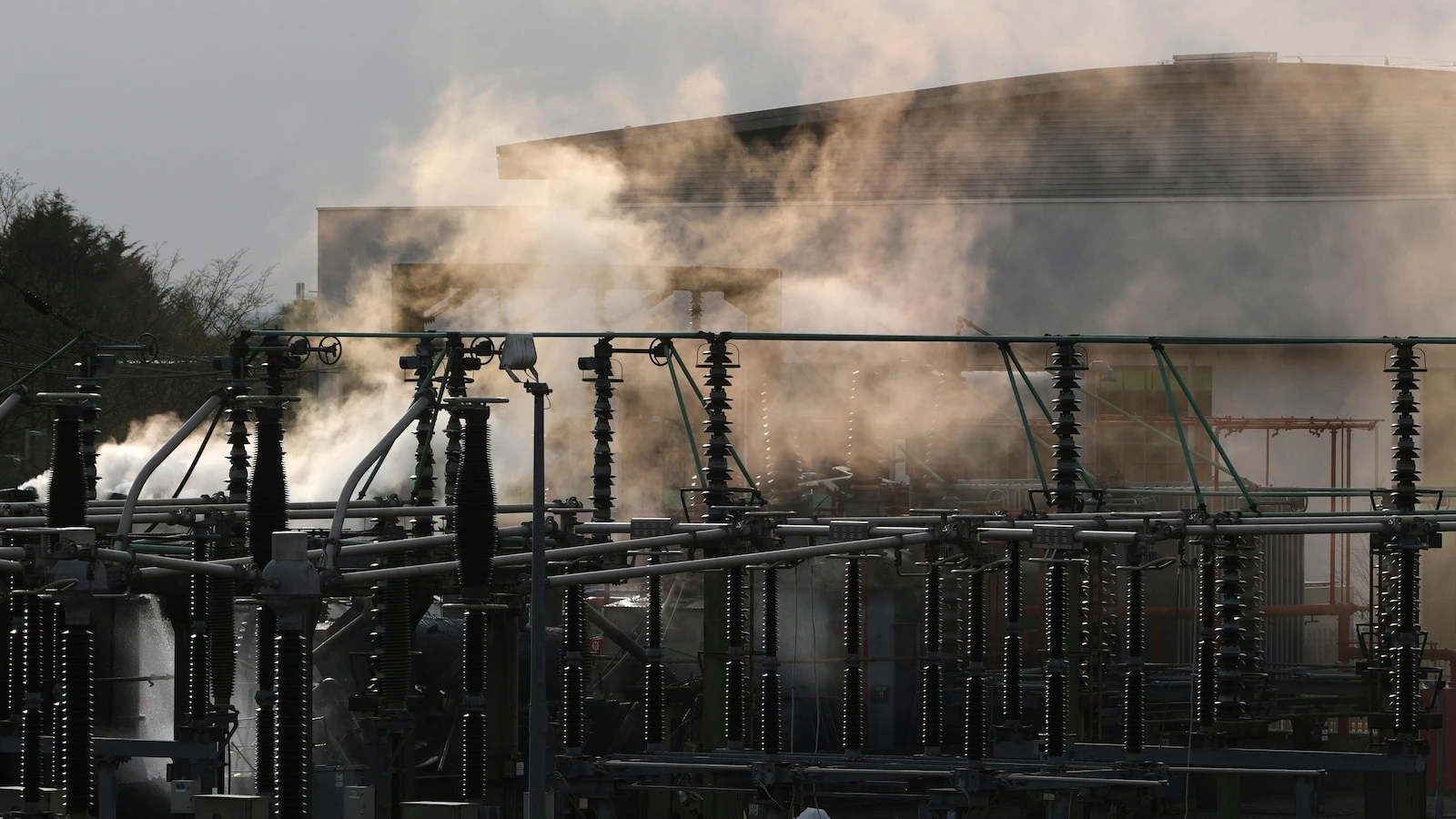 Fault known about for years behind fire that shut Heathrow airport, report finds